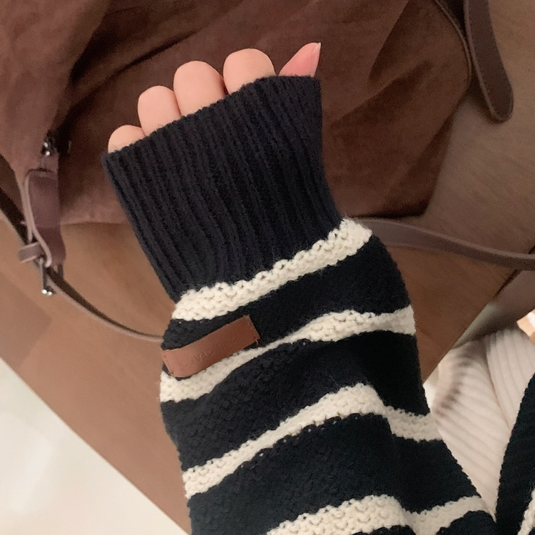 티팟 스트라이프 단가라 루즈핏 여리 카라 니트 가디건 네이비