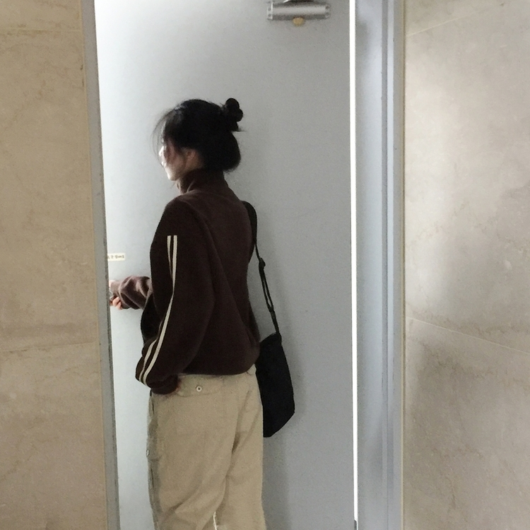 덤블 배색라인 후리스 투웨이 집업점퍼 브라운