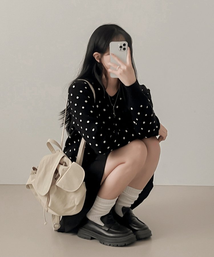 솝라운드 도트 니트 가디건 검정