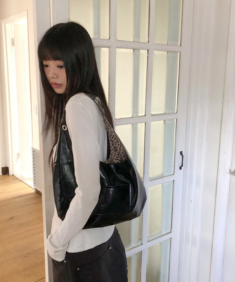 レザーレオパードショルダーバッグ BLACK
