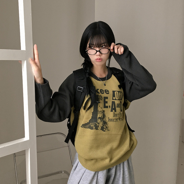 티켄 레터링 배색 라운드 나그랑 루즈핏 니트 차콜