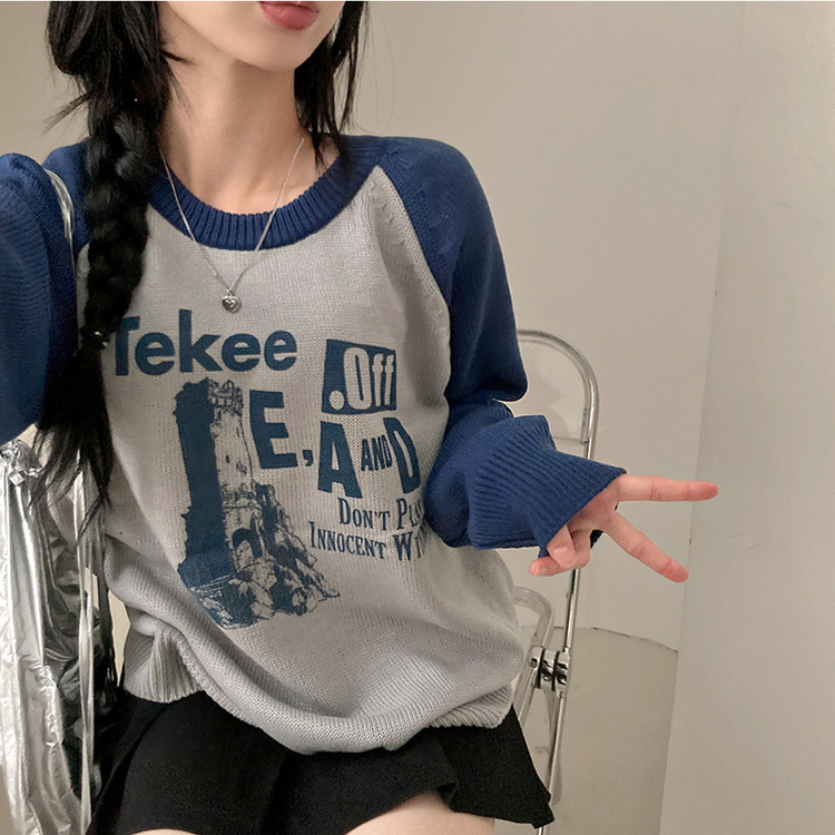 티켄 레터링 배색 라운드 나그랑 루즈핏 니트 딥블루