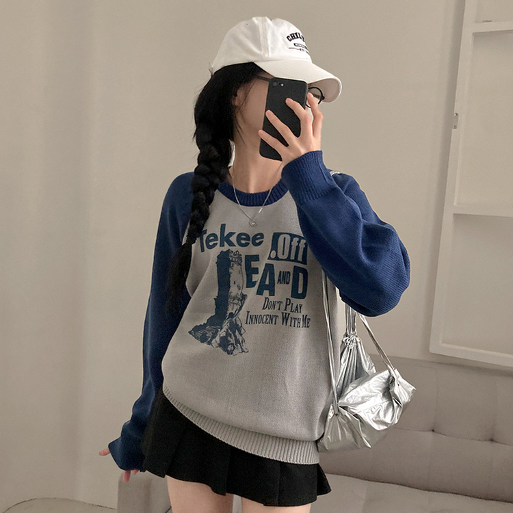 티켄 레터링 배색 라운드 나그랑 루즈핏 니트 딥블루