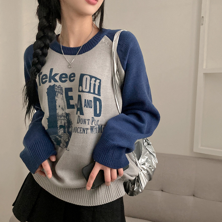 티켄 레터링 배색 라운드 나그랑 루즈핏 니트 딥블루