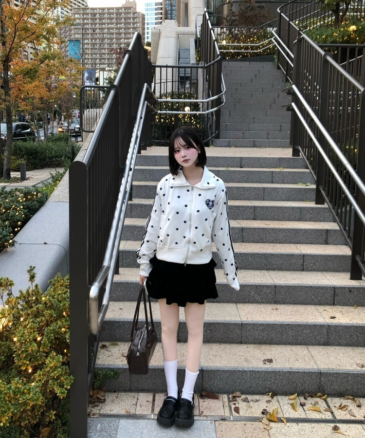 별하트 패치 집업 화이트