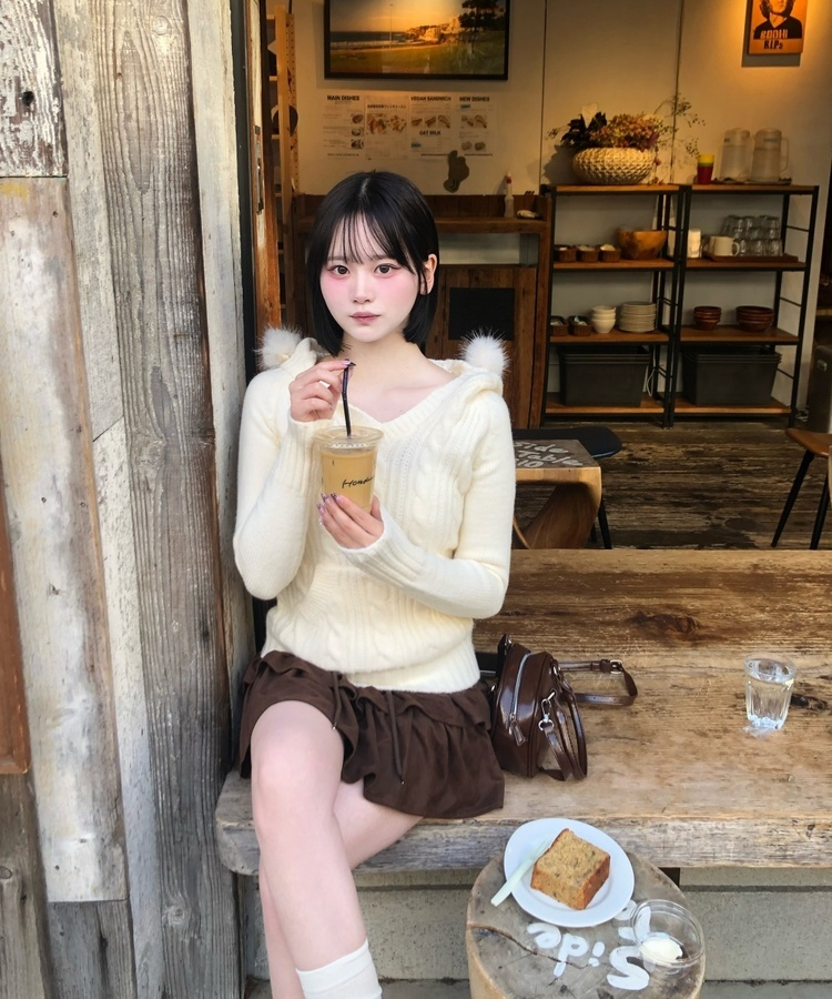 케이블 퍼 후드 니트탑 화이트