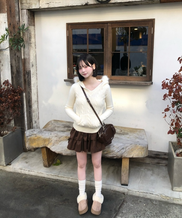 케이블 퍼 후드 니트탑 화이트