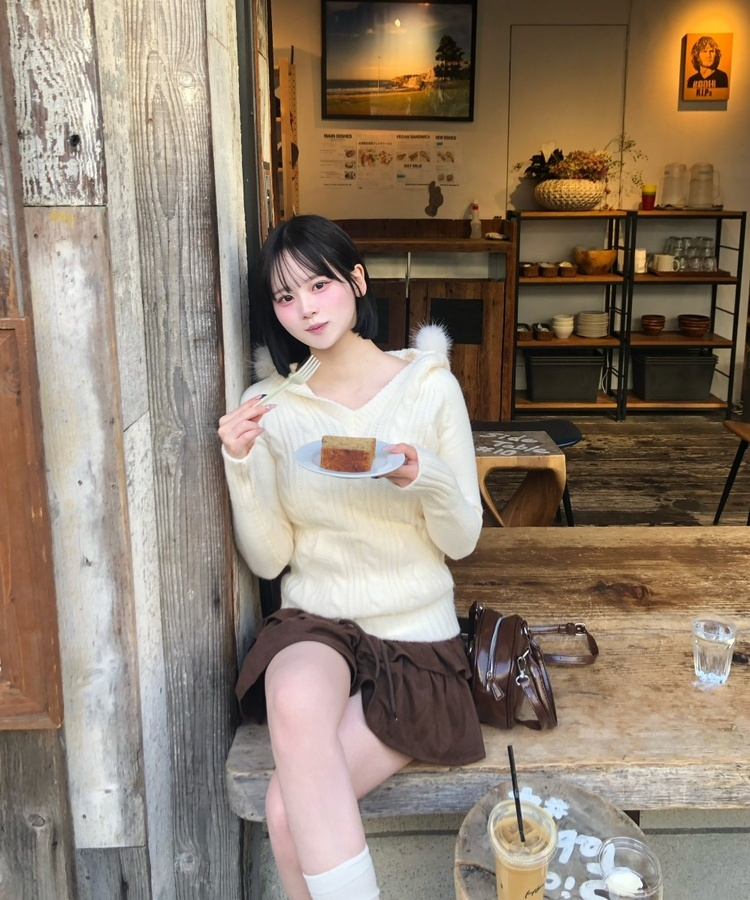 케이블 퍼 후드 니트탑 화이트