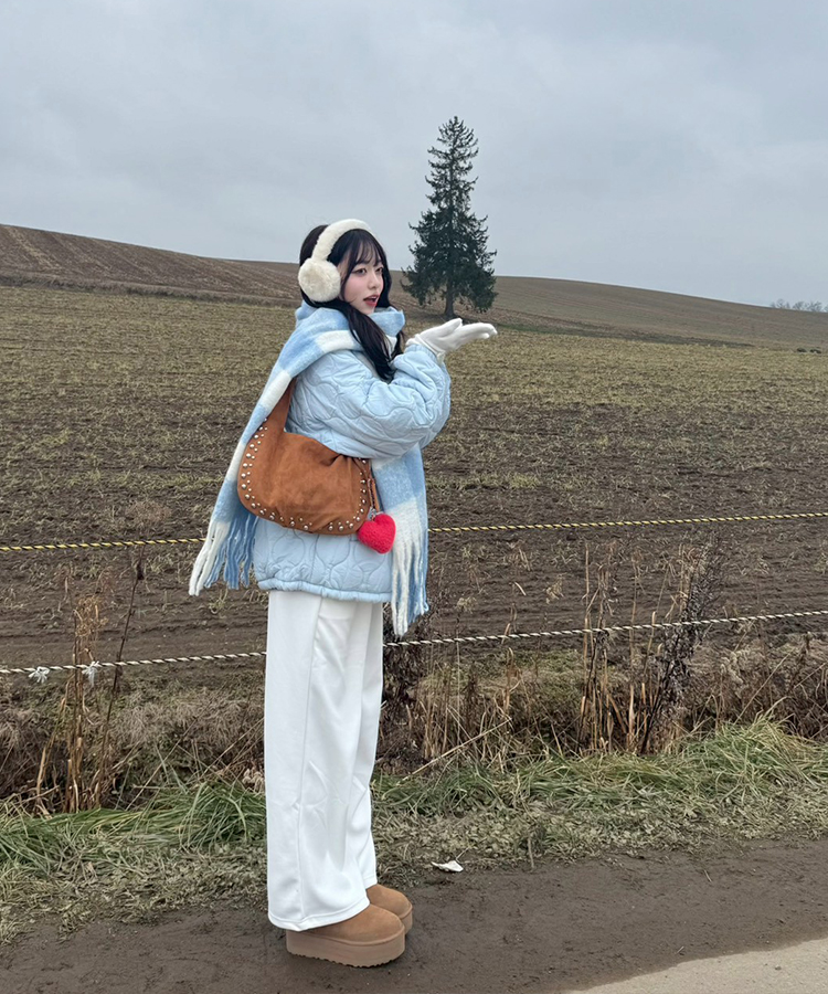 스터드 리머블 숄더백 카멜