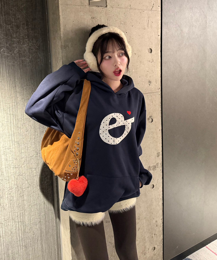 스터드 리머블 숄더백 카멜