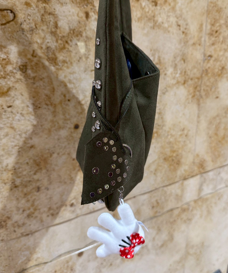 스터드 리머블 숄더백 카키