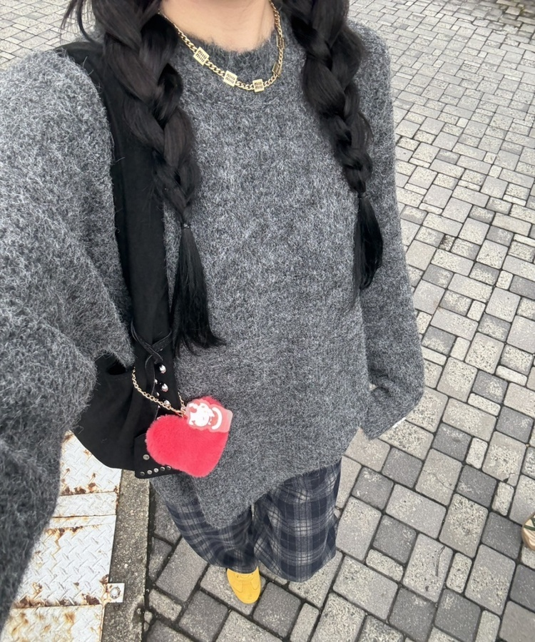 스터드 리머블 숄더백 블랙