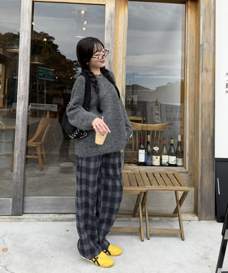 스터드 리머블 숄더백 블랙