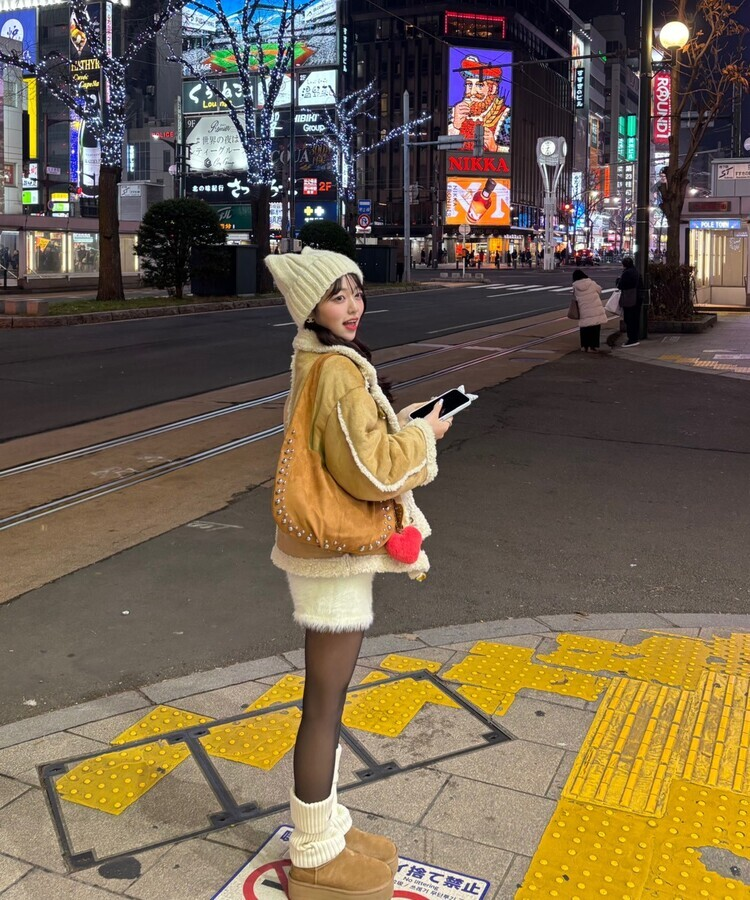 스터드 리머블 숄더백 카멜