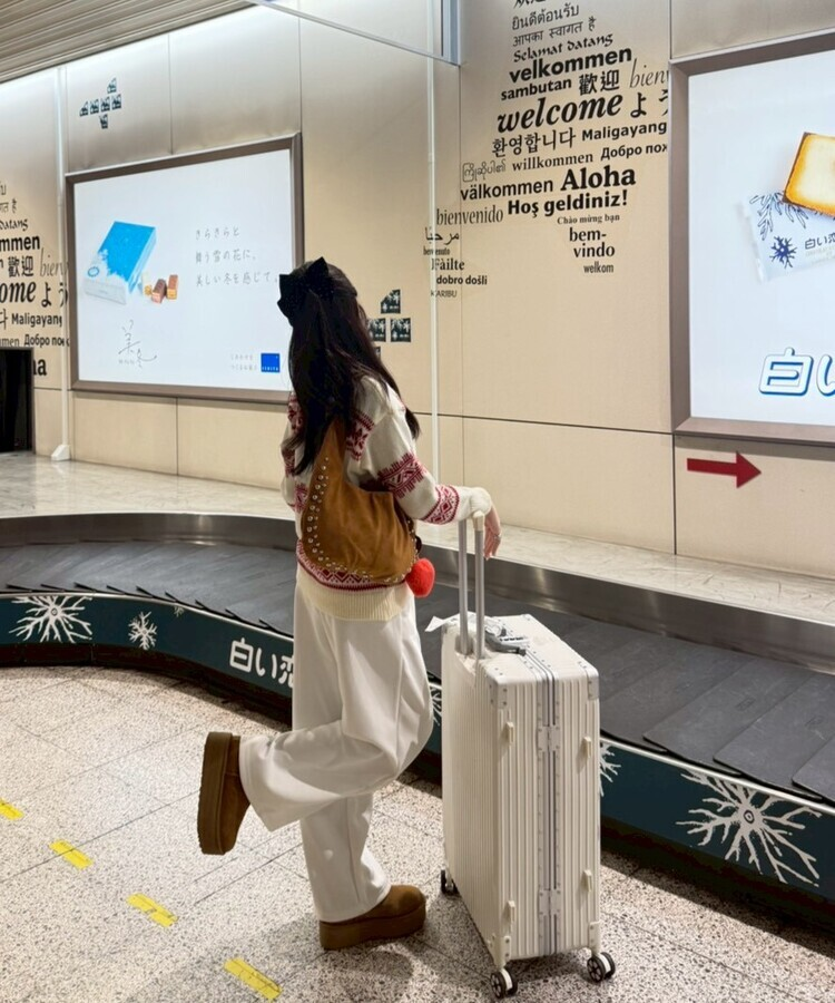 스터드 리머블 숄더백 카멜