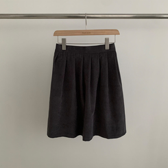 スエードピンタックフレアミディスカート