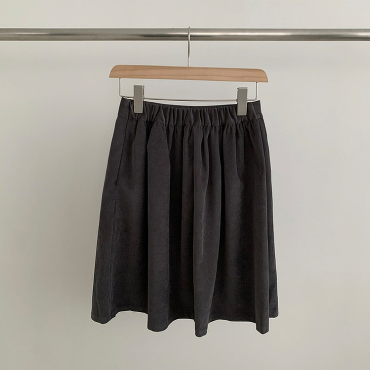 スエードピンタックフレアミディスカート