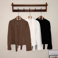 【タイ付き】ストラップVネック長袖ブラウス