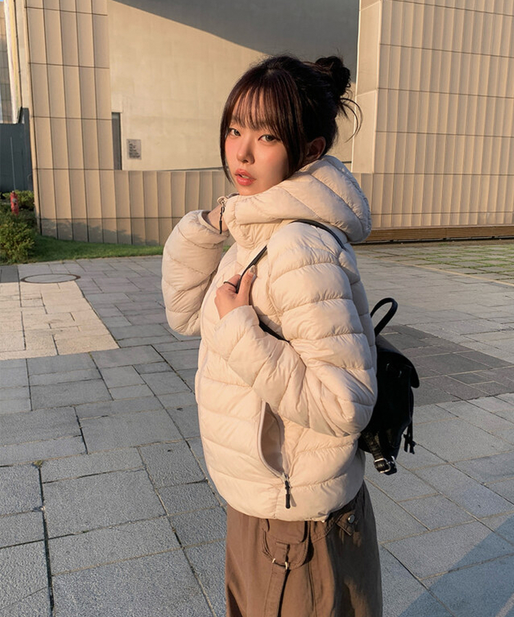 軽量ストリングフードダウンジャンパー IVORY