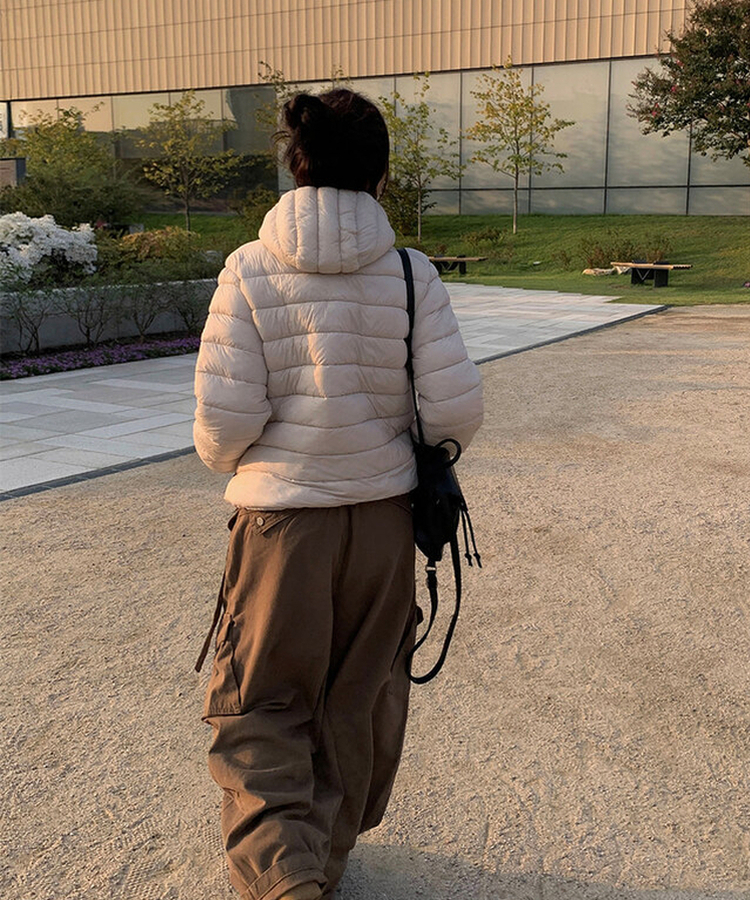 軽量ストリングフードダウンジャンパー IVORY