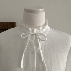 リボンフリルハイネックブラウス