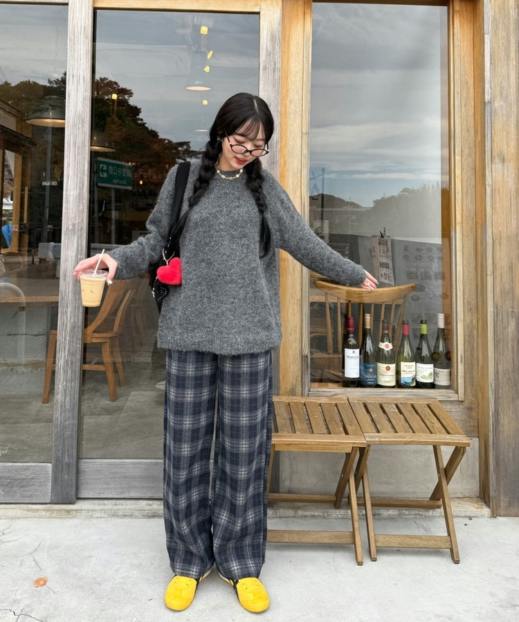 라벨포인트 라운드넥 니트 먹색