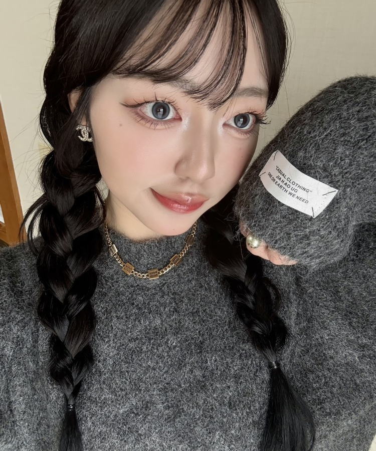 라벨포인트 라운드넥 니트 먹색