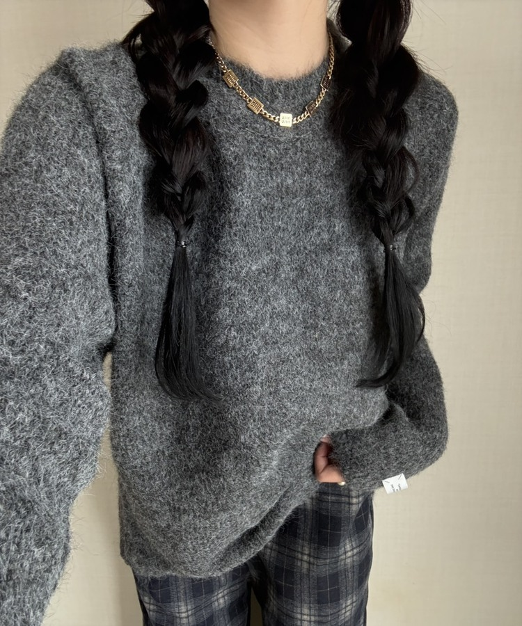 라벨포인트 라운드넥 니트 먹색