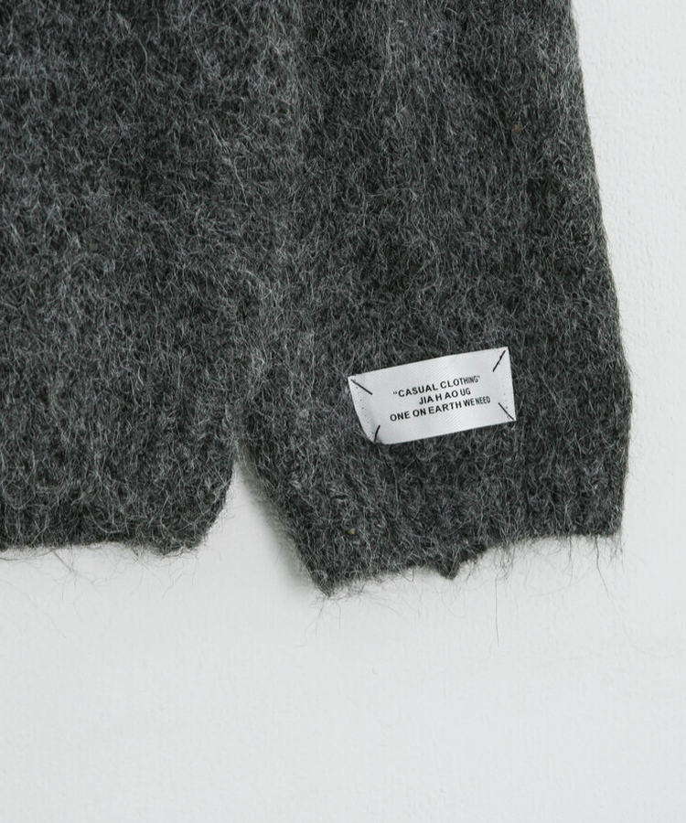 라벨포인트 라운드넥 니트