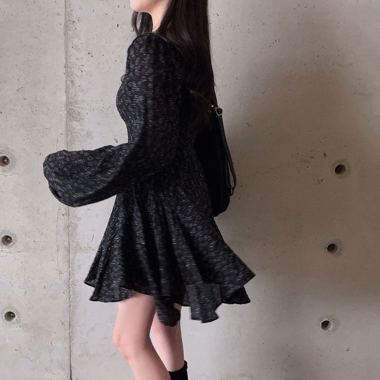 블랙스완 퍼프 잔꽃 언발 미디 원피스 블랙