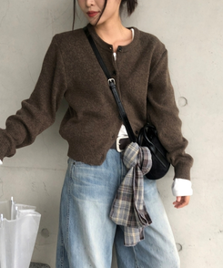 ラウンドネックカーディガン BROWN
