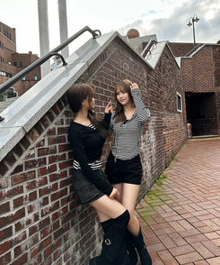스트라이프 레이어드 긴팔티 블랙