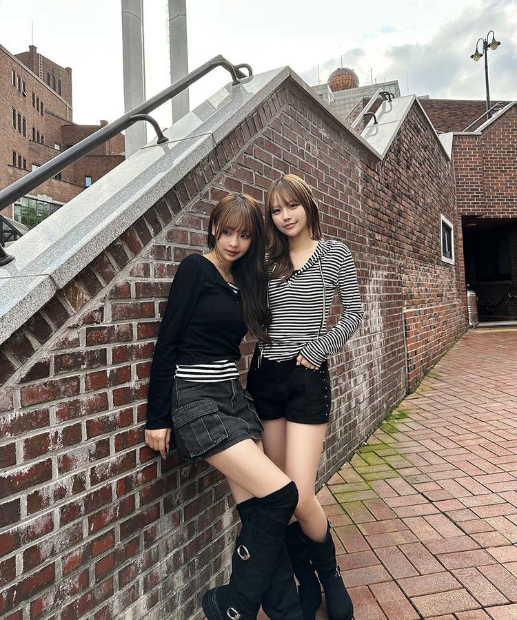 스트라이프 레이어드 긴팔티 블랙