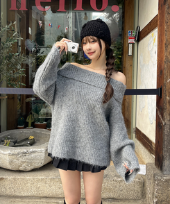 루즈핏 여리여리 오프숄더 니트 그레이