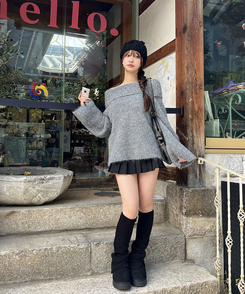 루즈핏 여리여리 오프숄더 니트 그레이