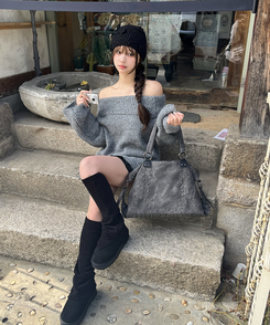 루즈핏 여리여리 오프숄더 니트 그레이