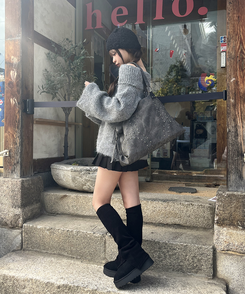 루즈핏 여리여리 오프숄더 니트 그레이