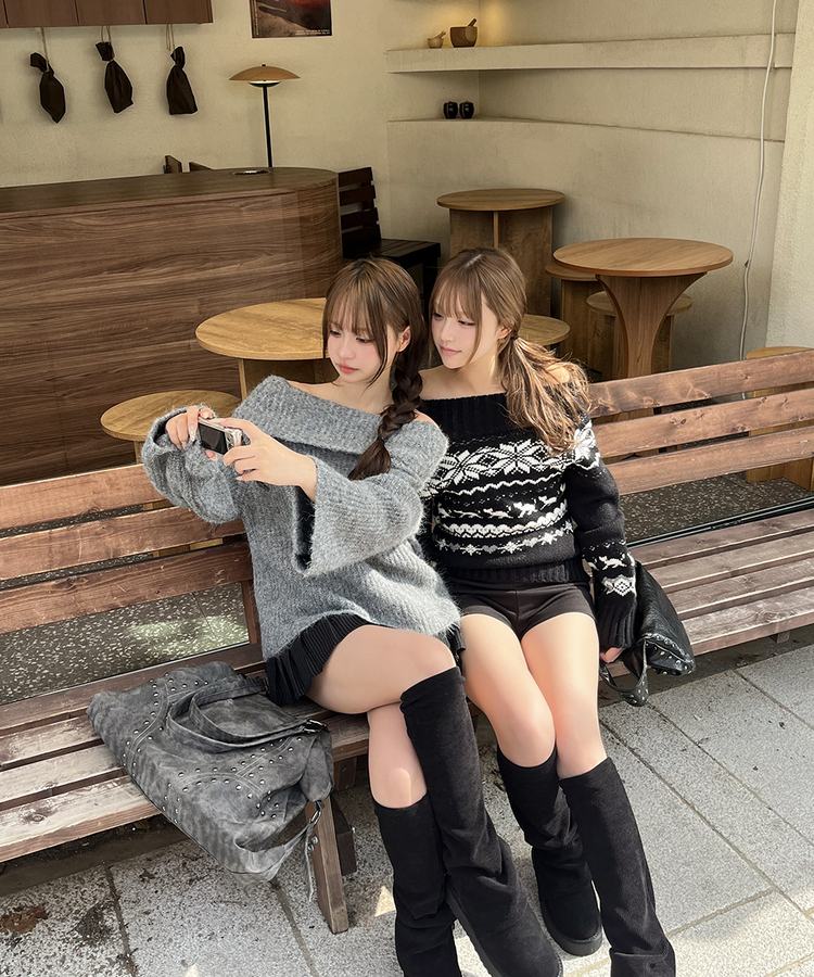 루즈핏 여리여리 오프숄더 니트 그레이