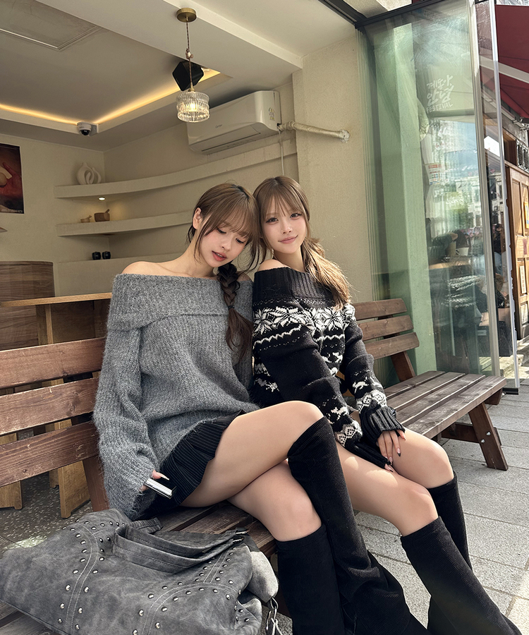 루즈핏 여리여리 오프숄더 니트 그레이