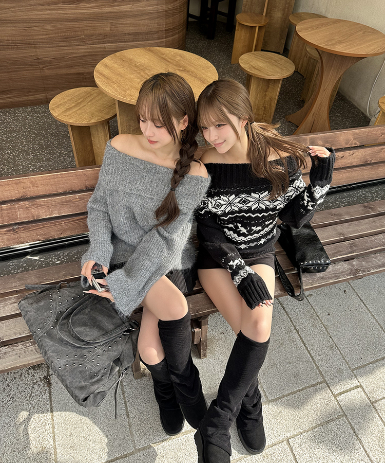 루즈핏 여리여리 오프숄더 니트 그레이