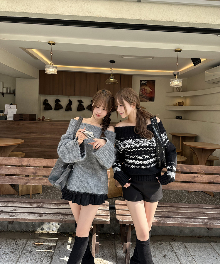 루즈핏 여리여리 오프숄더 니트 그레이