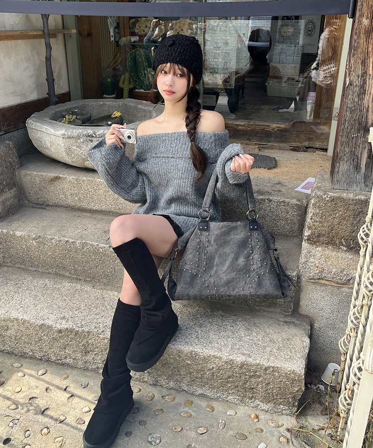 루즈핏 여리여리 오프숄더 니트 그레이