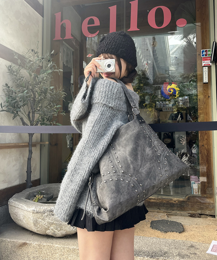 루즈핏 여리여리 오프숄더 니트 그레이