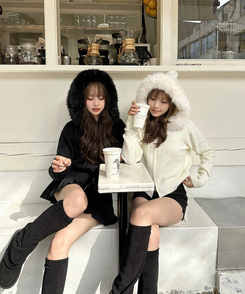 フェイクファーニットジップアップ WHITE