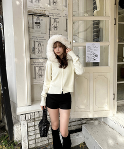 フェイクファーニットジップアップ WHITE