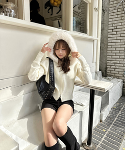 フェイクファーニットジップアップ WHITE