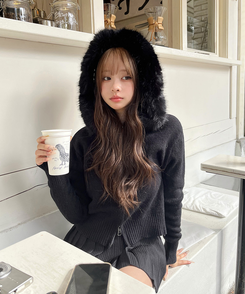 フェイクファーニットジップアップ BLACK