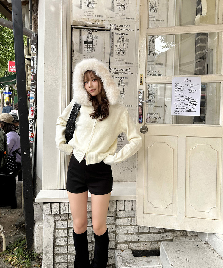 フェイクファーニットジップアップ WHITE