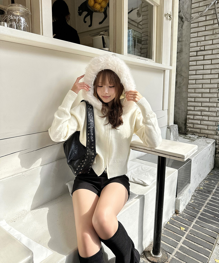 フェイクファーニットジップアップ WHITE