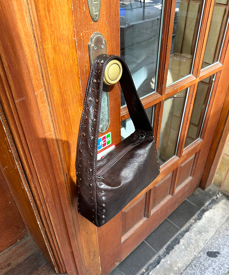 スタッズショルダーバッグ DARK BROWN